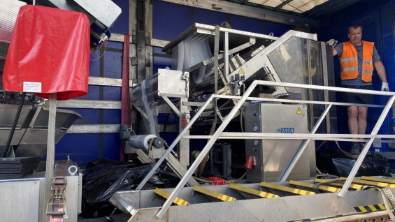 FULL AUTOMATIC WEIGHING AND BAGGING LINE